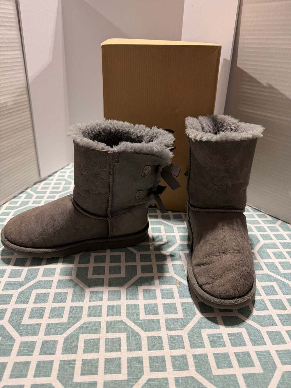 UGG Bailey Bow II Boots Size 4 Gray Sheepskin Bows
